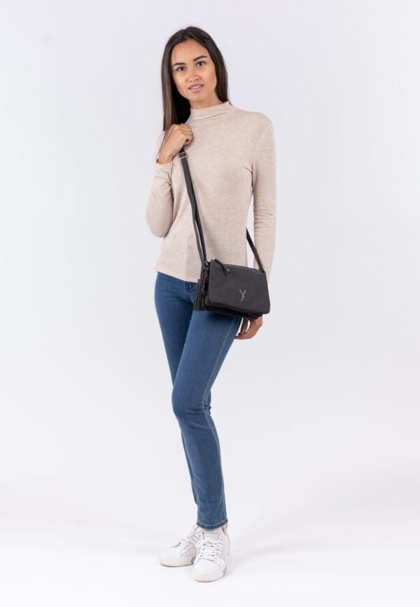 bolso-de-hombro-color-gris