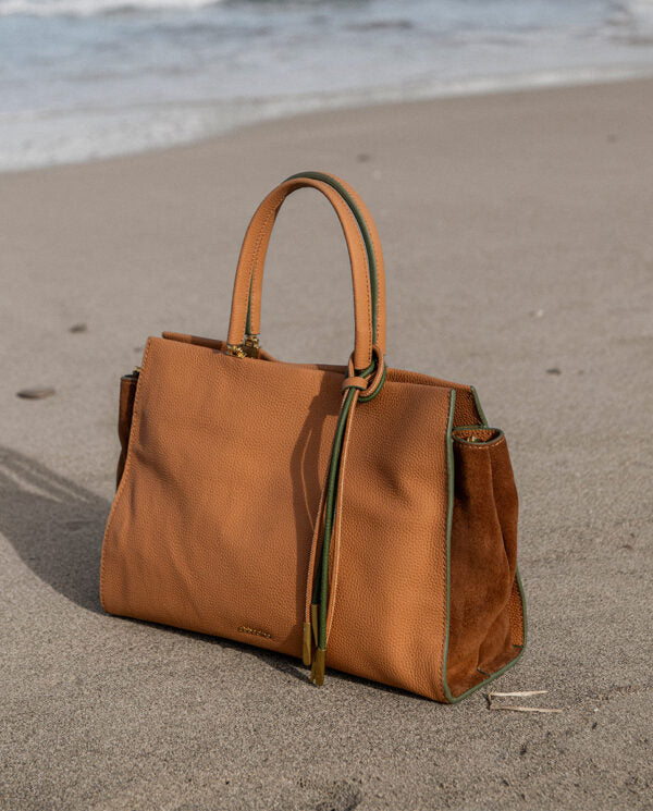 bolso-de-mano-en-piel-camel