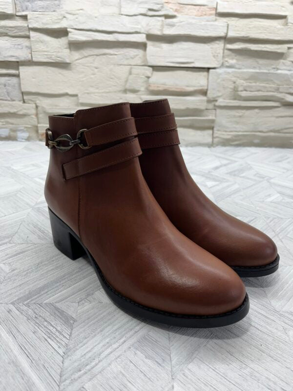 botin-color-cuero-tacon