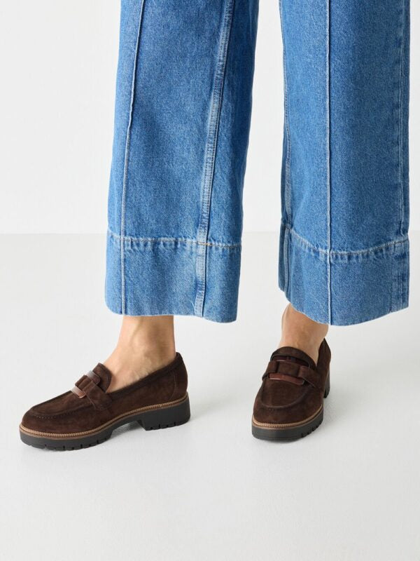 mocasin-de-piel-marron