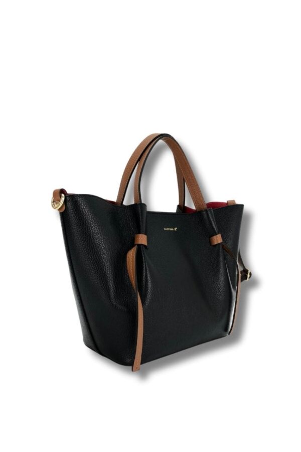 shopping-negro-piel-asas-en-contraste