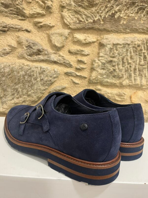 zapato-color-azul-con-doble-hebilla