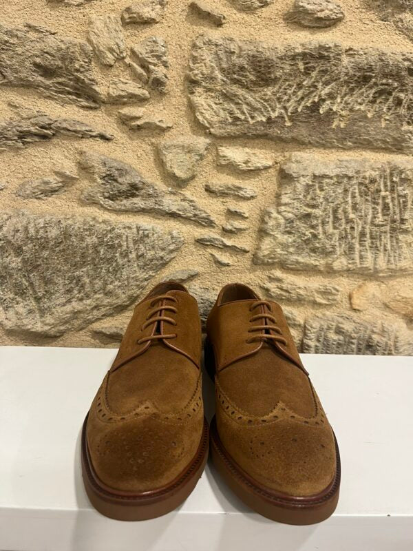 zapato-color-cuero-con-cordones