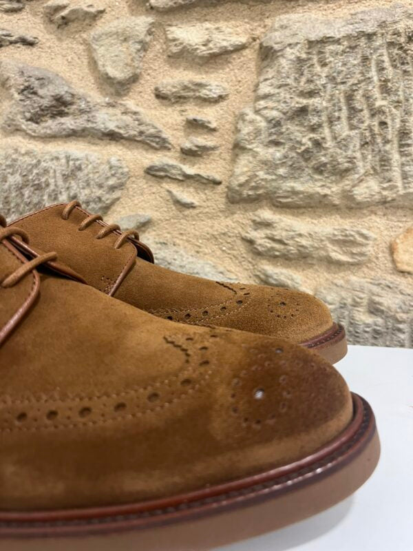 zapato-color-cuero-con-cordones