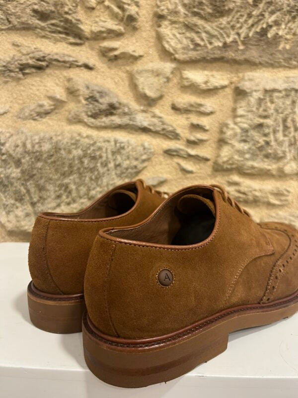 zapato-color-cuero-con-cordones