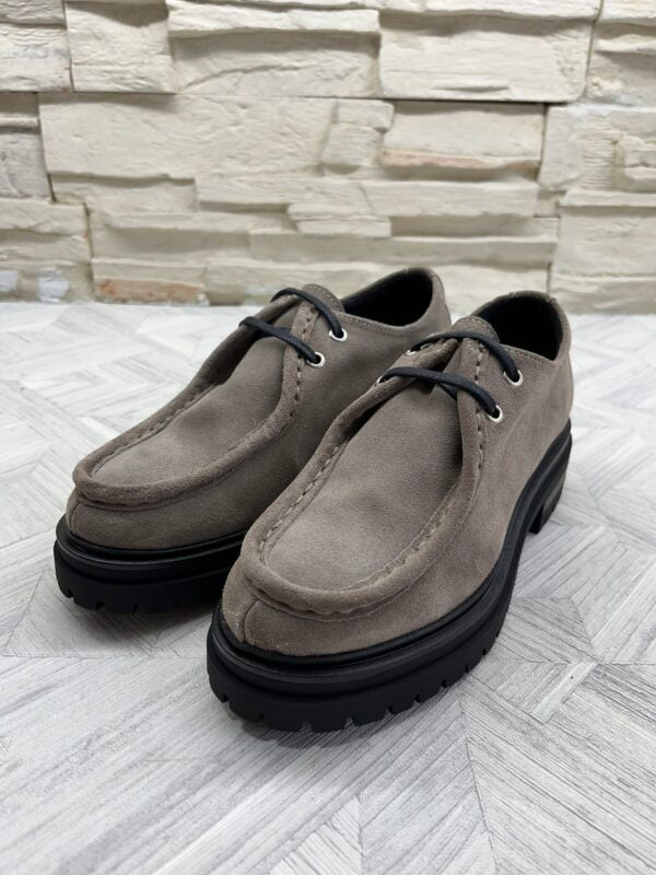 zapato-color-taupe-cordones