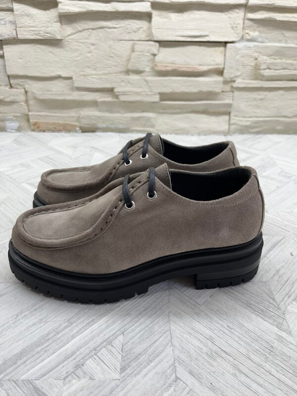 zapato-color-taupe-cordones