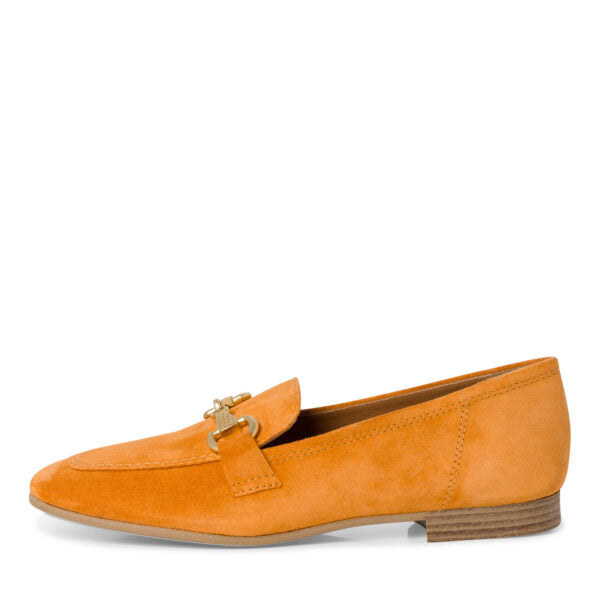 zapato-plano-en-ante-naranja