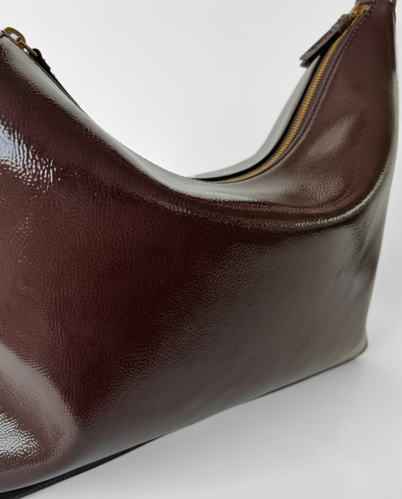 Bolso de hombro de charol chocolate — foto 4