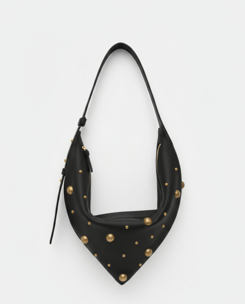 Bolso de hombro tipo pañuelo con tachuelas negro — foto 1