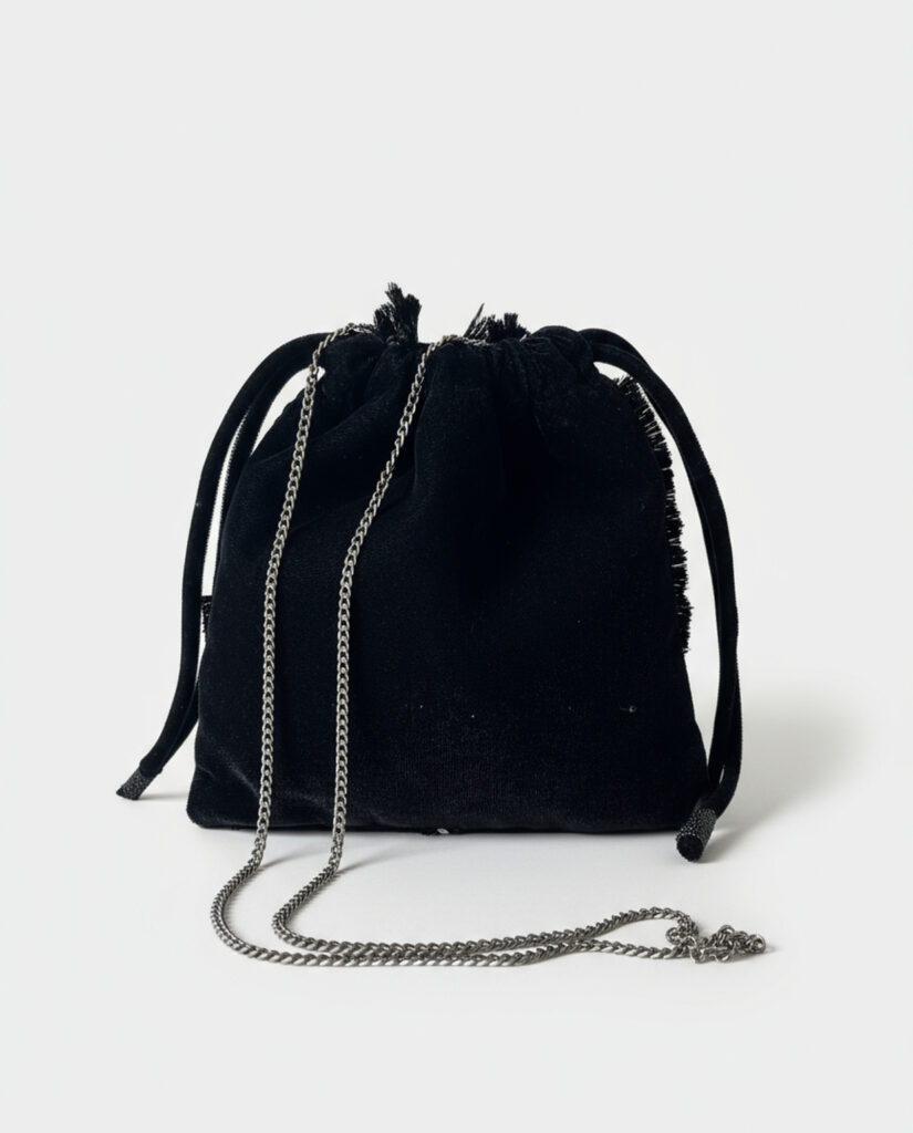 Bolso saco de terciopelo bordado negro — foto 4