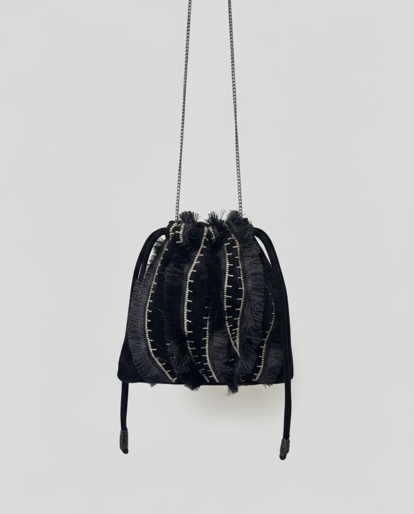 Bolso saco de terciopelo bordado negro — foto 2