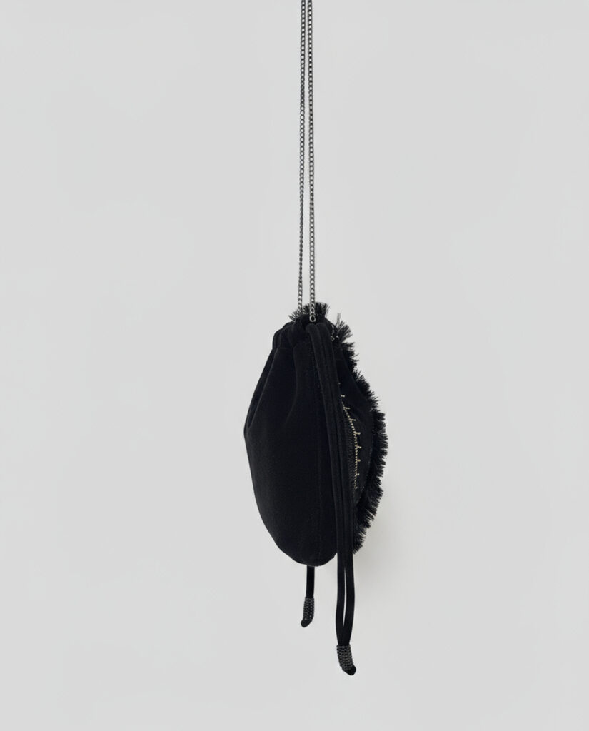 Bolso saco de terciopelo bordado negro — foto 3