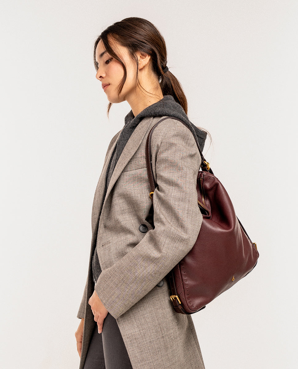Bolso multifucional en piel burdeos - Imagen 10