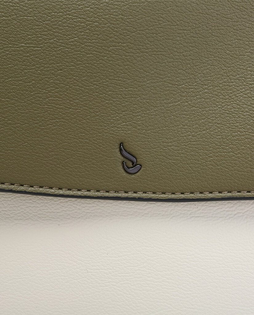 Bolso de hombro en materiales reciclados verde — foto 6