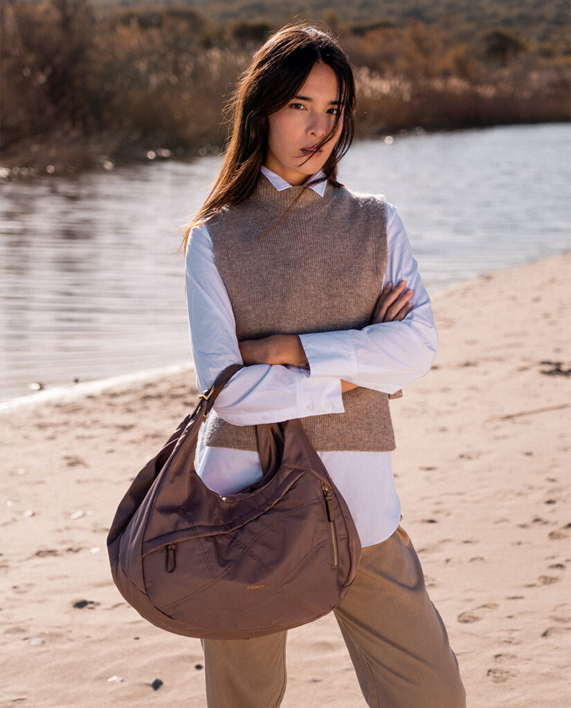 Bolso de hombro en materiales reciclados camel — foto 9
