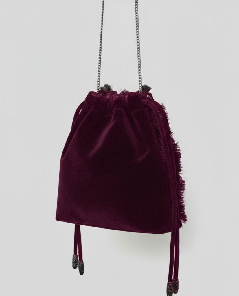 Bolso saco de terciopelo bordado burdeos — foto 3
