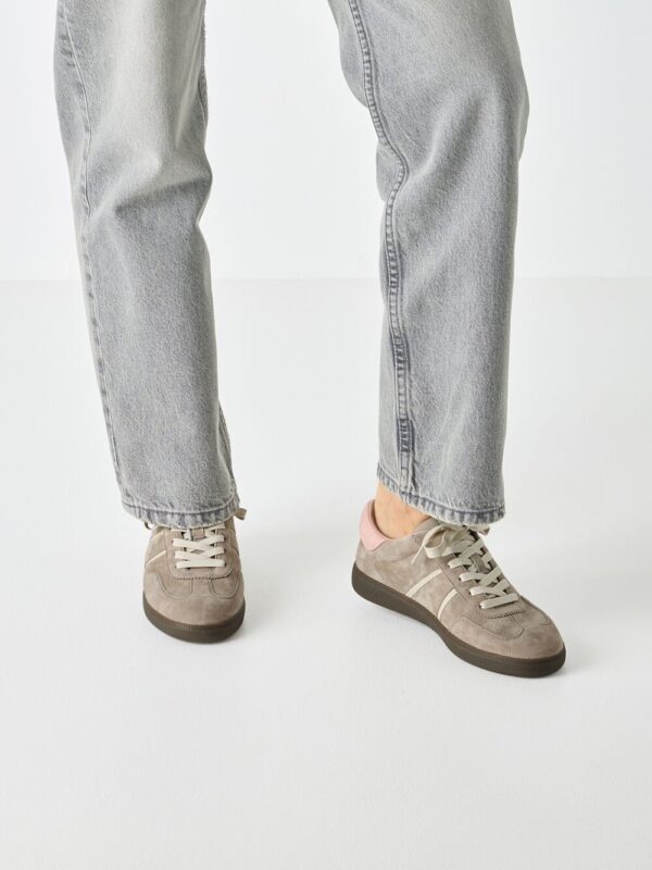 Deportivo taupe