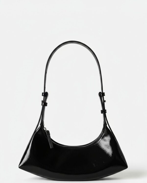 Bolso charol negro media luna