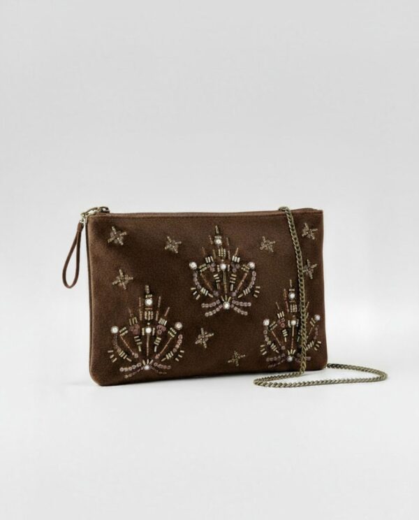 Clutch bordado marrón