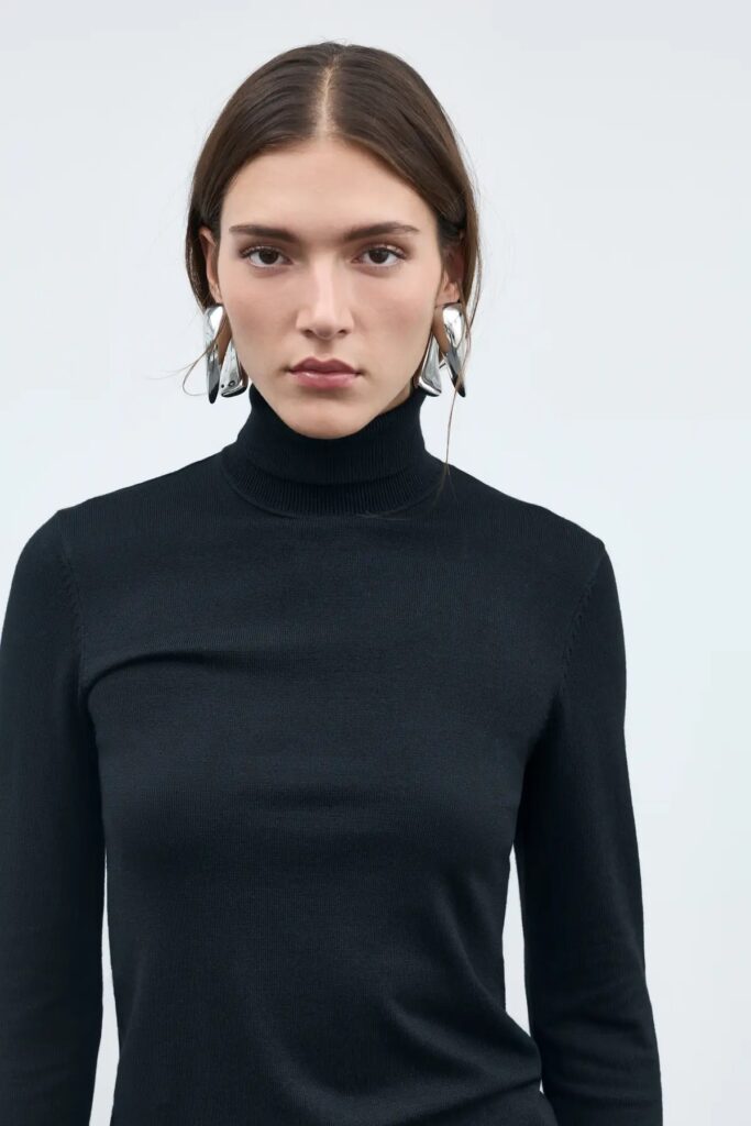 Jersey NEGRO de cuello alto punto fino — foto 2