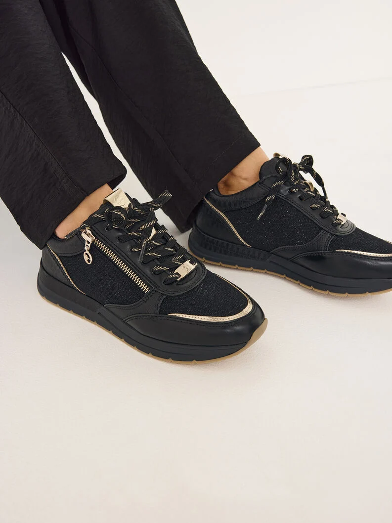 Zapatilla deportiva negra